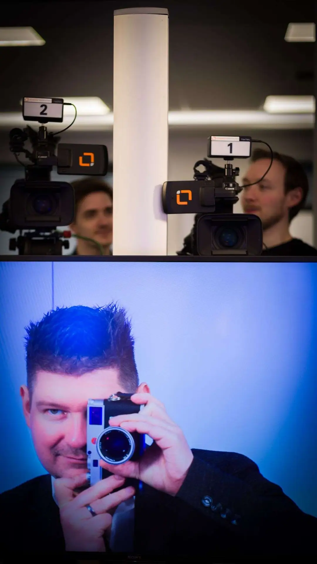 Matthias fotografiert zwei XF705 Kameras